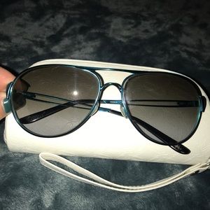 Oakley aviator sunglasses!!